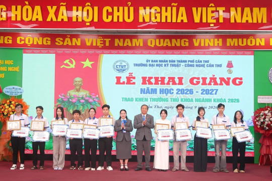 Trường ĐH Kỹ thuật - Công nghệ Cần Thơ khai giảng năm học, đón hơn 1.800 tân SV