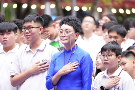 Thầy cô gieo hạt mầm tri thức và sự tử tế cho học sinh