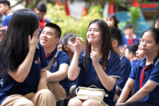 Những đôi tay mở lối đến tương lai ở ngôi trường đặc biệt trong ngày khai giảng