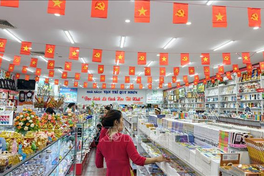 Nhu cầu tìm mua sách giáo khoa tăng cao trước thềm năm học mới