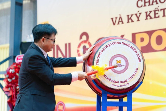 Trường Đại học Công nghệ Miền Đông khai giảng năm học mới