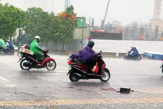 Vì sao Hà Nội mưa như trút, lốc sét?