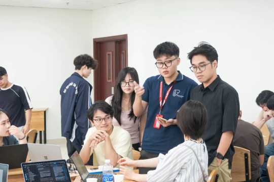 Sinh viên đa quốc gia giải quyết bài toán thực tiễn bằng Internet Vạn vật và AI