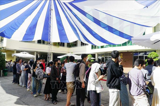 Phụ huynh vẫn đôn đáo tìm sách giáo khoa cho con