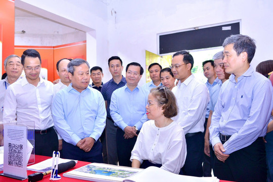 Chủ tịch Hà Nội: Xây thêm công trình quanh hồ Gươm phải được tính toán kỹ lưỡng