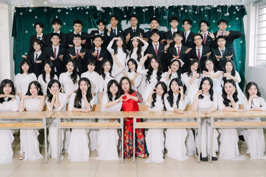 Một lớp có 36 học sinh đạt 8.0 IELTS, 29 em SAT 1.500, 8 học bổng toàn phần