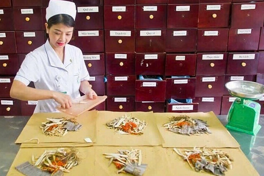 Bộ Y tế đề xuất BHYT chi trả thêm 129 thuốc y học cổ truyền