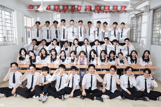 Một lớp có 93% học sinh SAT từ 1.500, 34 em IETLS từ 8.0, 17 suất du học quốc tế