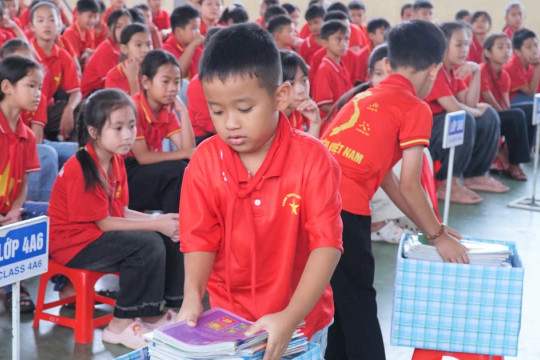 Nghệ An phát động quyên góp sách giáo khoa, xây dựng tủ sách dùng chung