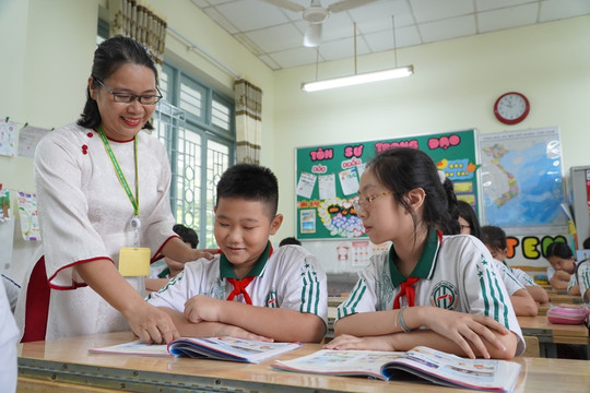 TPHCM bắt đầu chấm KPI giáo viên, tính thu nhập tăng thêm theo cách mới