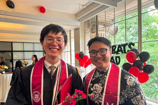 Chàng trai Việt giành 'cú đúp' giải thưởng ở đại học số 1 thế giới
