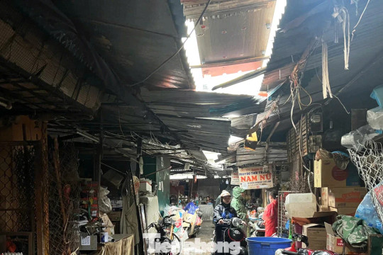 Đình chỉ chợ 34 năm ở Hà Nội: Số phận 200 tiểu thương ra sao?
