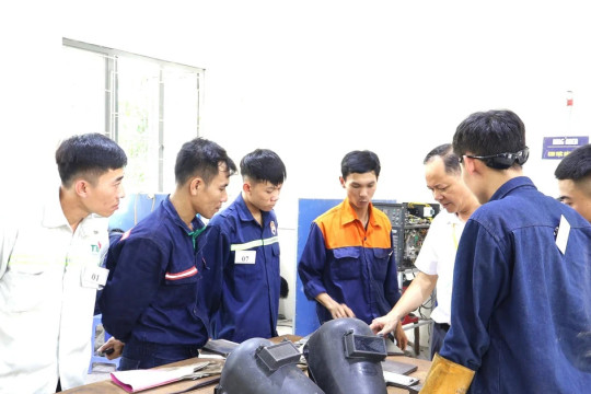 Nhiều học sinh khá, giỏi chọn học nghề để sớm tham gia thị trường lao động