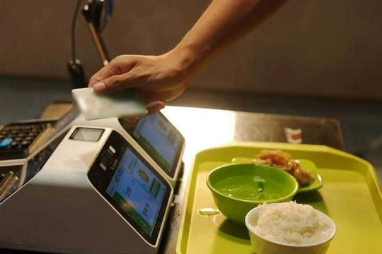 Đại học 'âm thầm' gửi tiền ăn cho sinh viên nghèo