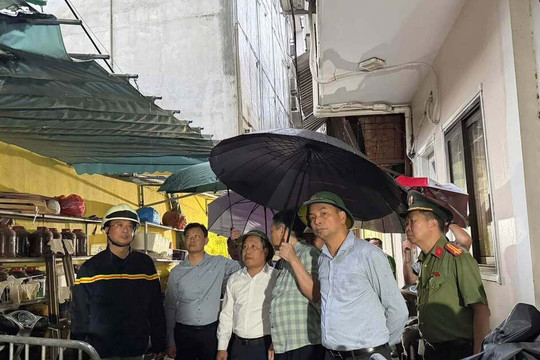Chủ tịch Hà Nội kiểm tra hiện trường vụ cháy nhà khiến 5 người tử vong