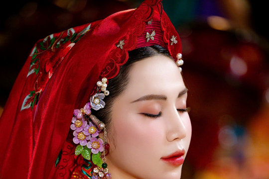 Những bước chân nối liền văn hóa và tâm linh của nữ tân thủ nhang MC Hồng Nhung VOV