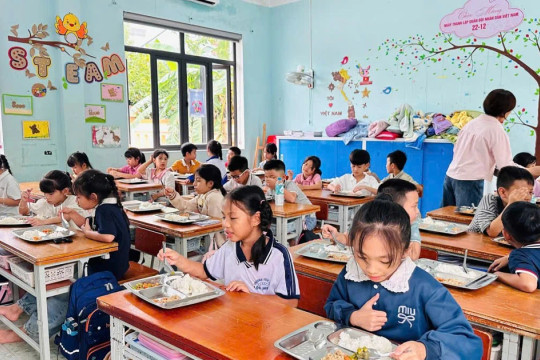 Hiệu trưởng gửi giấy mời phụ huynh tham gia giám sát đột xuất công tác bán trú
