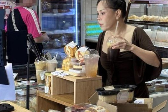 Nữ nghệ sĩ đình đám đi bán bánh ở đường Vĩnh Viễn, TP.HCM