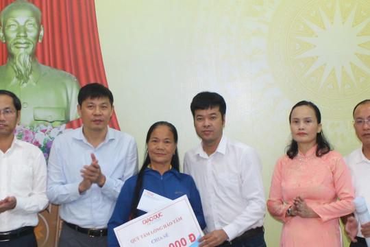 Hơn 42 triệu đồng đến với bé gái lớp 5 mắc ung thư, mồ côi cha mẹ