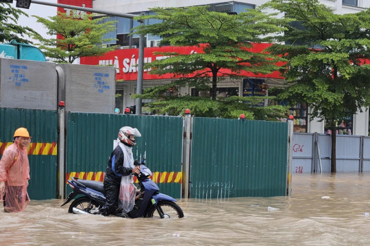 Những lưu ý từ chuyên gia để di chuyển an toàn khi thời tiết mưa bão, ngập úng