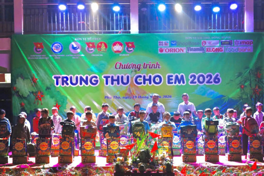 Mang yêu thương đến với thiếu nhi xã Vân Sơn, tỉnh Phú Thọ