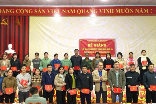 Trao 'cần câu' tri thức giúp người dân vùng cao thoát nghèo