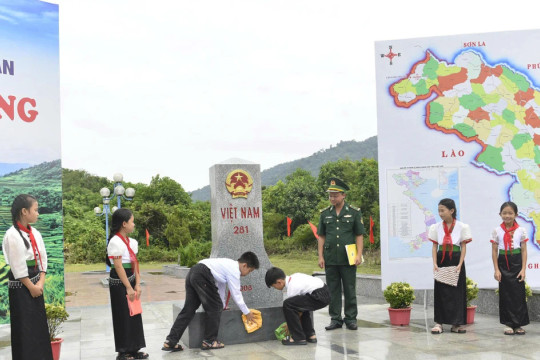 Lan tỏa tình yêu Tổ quốc từ lớp học biên cương giữa núi rừng Mường Lát