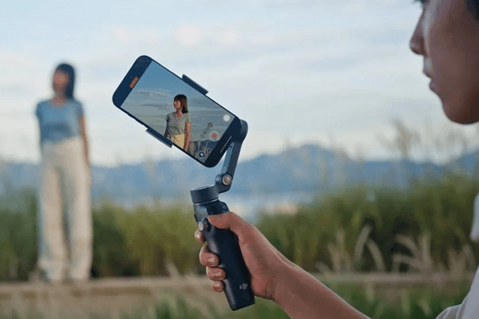 Bắt trọn mọi khoảnh khắc với DJI Osmo Mobile 8, giá hiện tại bao nhiêu? Còn đáng mua?
