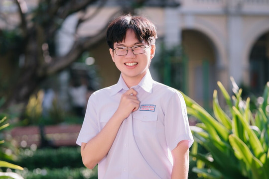 Nam sinh đạt 'hat-trick' giải quốc gia, 9.0 IELTS chọn học Sư phạm