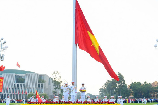 Đề xuất cấm dùng Quốc ca làm nhạc nền tại nơi vui chơi, giải trí