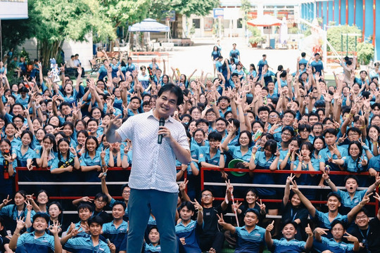 Hiệu trưởng ở TPHCM: “Coi học trò như người nhà sẽ biết cách bảo vệ các em”