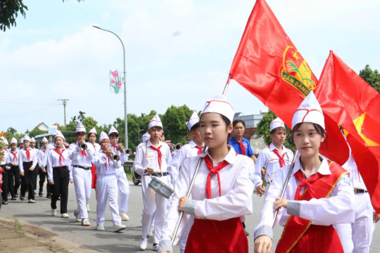 Tạo sân chơi bổ ích cho trẻ em từ mô hình Trại Thu