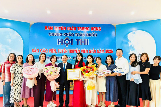 Nữ hiệu trưởng mang vẻ đẹp truyền thống và khát vọng đổi mới giáo dục