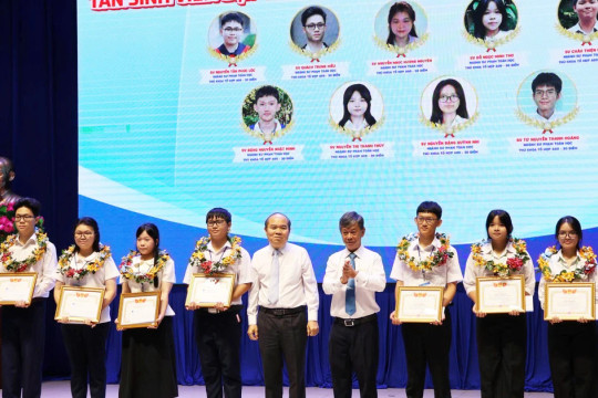 18 tân sinh viên đạt điểm xét tuyển 30/30 vào Trường Đại học Sài Gòn