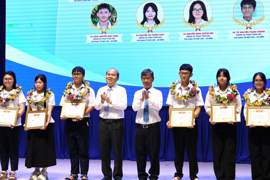 17 thủ khoa đạt 30/30 điểm vào ngành Sư phạm Toán