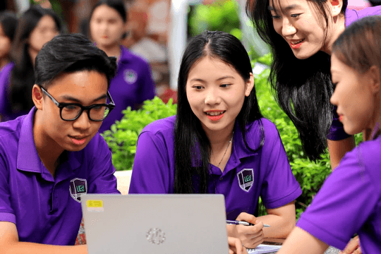 Hiểu 'Học viên thạc sĩ chính quy không được làm việc toàn thời gian' là chưa chính xác