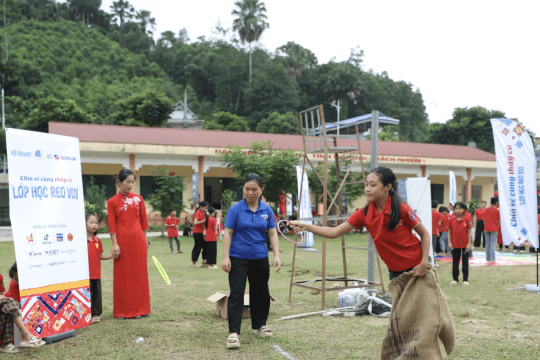 Mang lớp học reo vui đến trường vùng cao