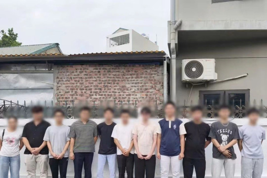 Khởi tố nhóm người lôi kéo học sinh, sinh viên bán tài khoản ngân hàng