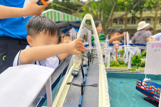Bị phụ huynh "tố", hiệu trưởng nêu lý do phải học liên kết mới được bán trú