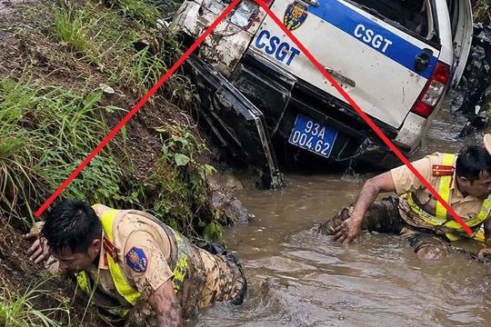 Sự thật hình ảnh xe công an và 2 CSGT nằm dưới mương nước