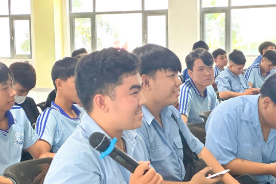 Xóa khoảng cách từ chính sách đến thiết bị nghề