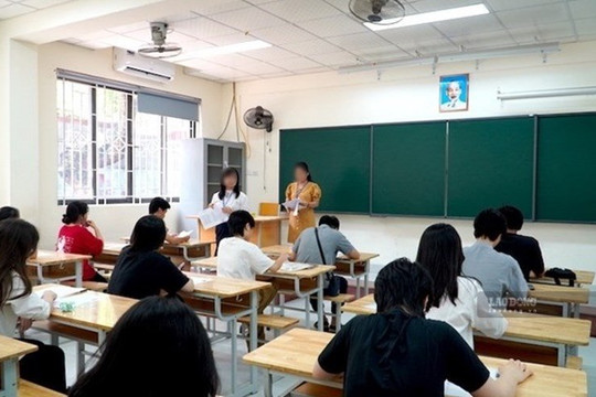 Giáo viên mòn mỏi đợi tiền dạy thêm giờ, trường học kêu khó chi trả