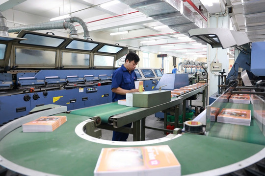 Bộ GD&ĐT dự kiến giao các tỉnh, thành in và phát hành sách giáo khoa
