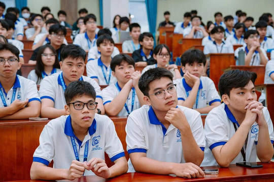 Hơn 44.000 sinh viên nhận học bổng 3,7-5,5 triệu đồng/tháng