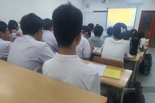 Nhiều trường ở TPHCM công khai đường dây nóng phản ánh dạy thêm, lạm thu