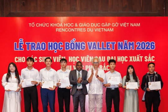 Sinh viên Phân hiệu ĐH Thái Nguyên tại tỉnh Lào Cai vinh dự nhận học bổng Vallet