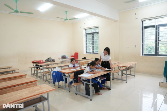 Nữ giáo viên nghẹn lòng khi chỉ 3 học sinh đến lớp, phụ huynh rời nhóm Zalo