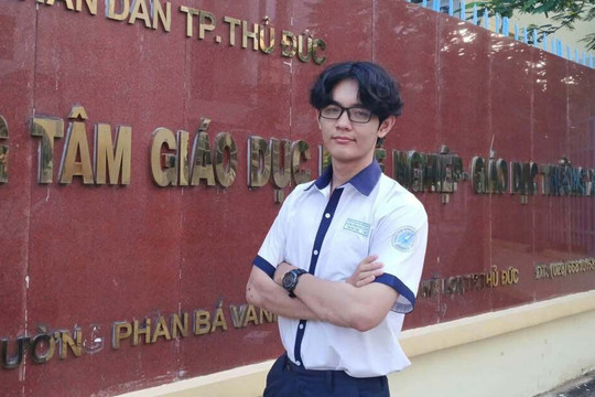 Nam sinh hệ 'bổ túc' đạt 8.5 IELTS, SAT top 1% thế giới