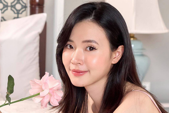 Nữ hotgirl đình đám từng là giảng viên đại học, livestream bán đất “như bán rau”, lấy được đại gia từ ánh nhìn đầu tiên ở nơi đặc biệt