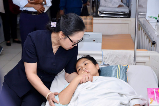 Cô giáo bị xe tải cán khi lao ra cứu học sinh nhận Giải thưởng Thanh niên sống đẹp